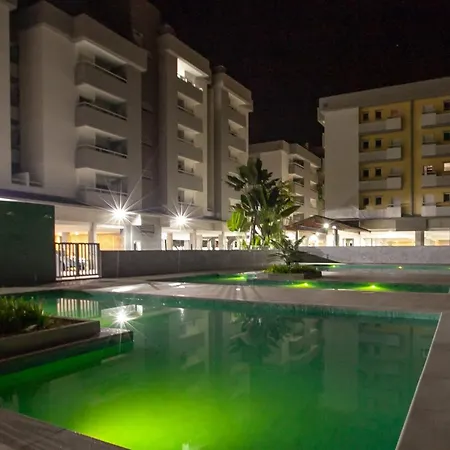 Apartamento Ubatuba, Ar, Varanda Gourmet, Piscinas E 300Mt Praia Exterior photo