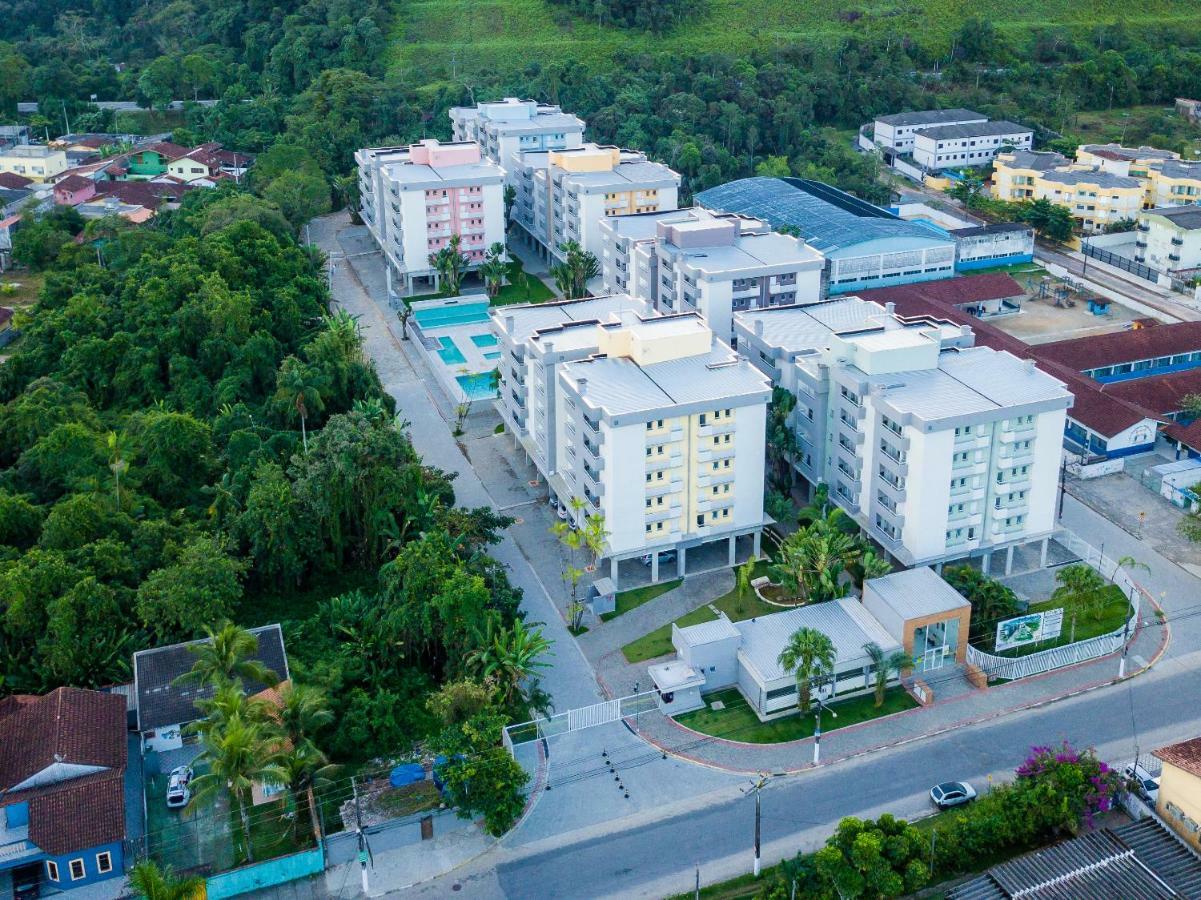 Apartment Ubatuba, Ar, Varanda Gourmet, Piscinas E 300mt *