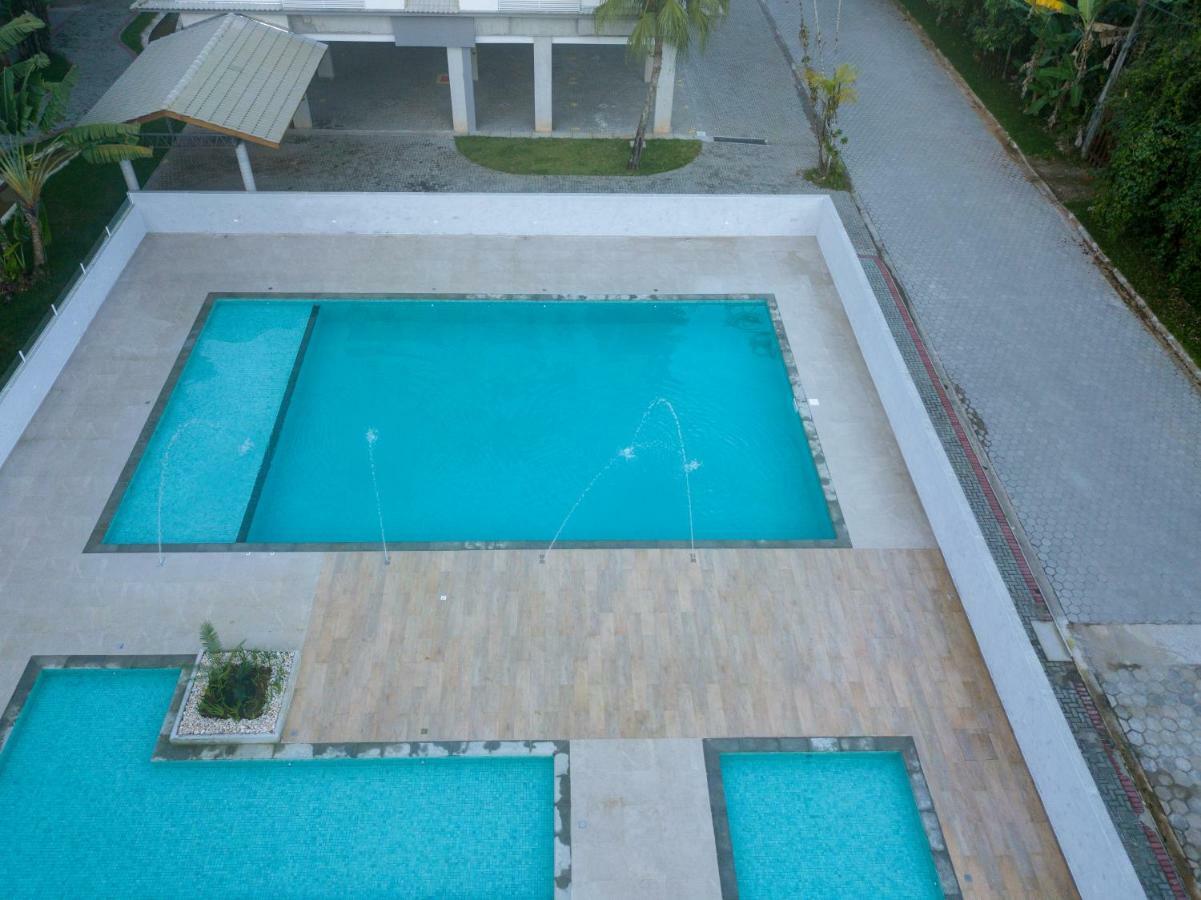 Ubatuba, Ar, Varanda Gourmet, Piscinas E 300mt Apartment