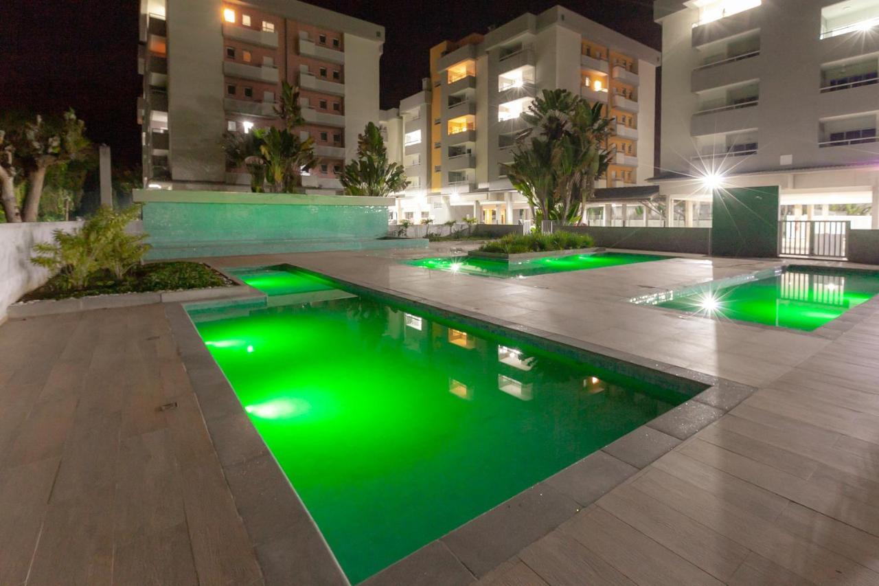Apartment Ubatuba, Ar, Varanda Gourmet, Piscinas E 300mt