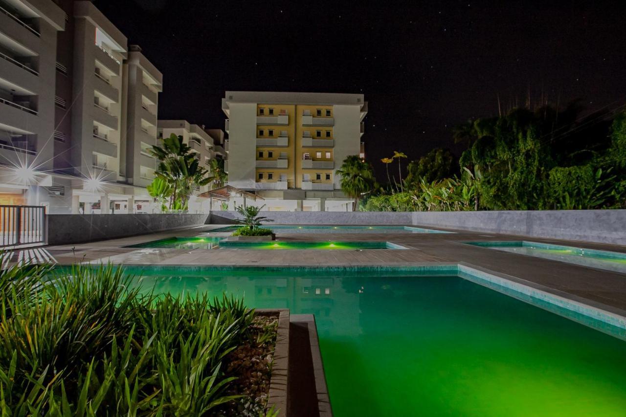 Ubatuba, Ar, Varanda Gourmet, Piscinas E 300mt Apartment